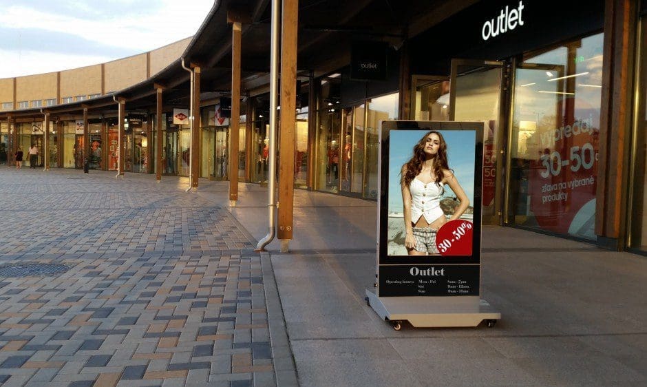 Display Wizard launches new LED street display for hotels