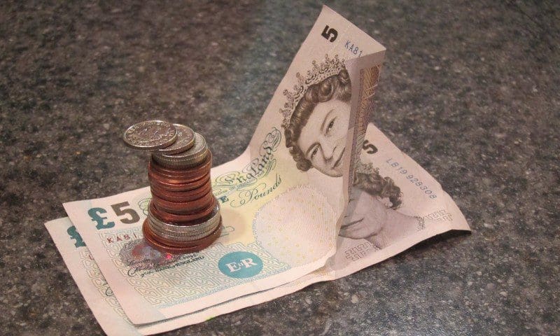 Households spend £42.50 a week on hotels and restaurants