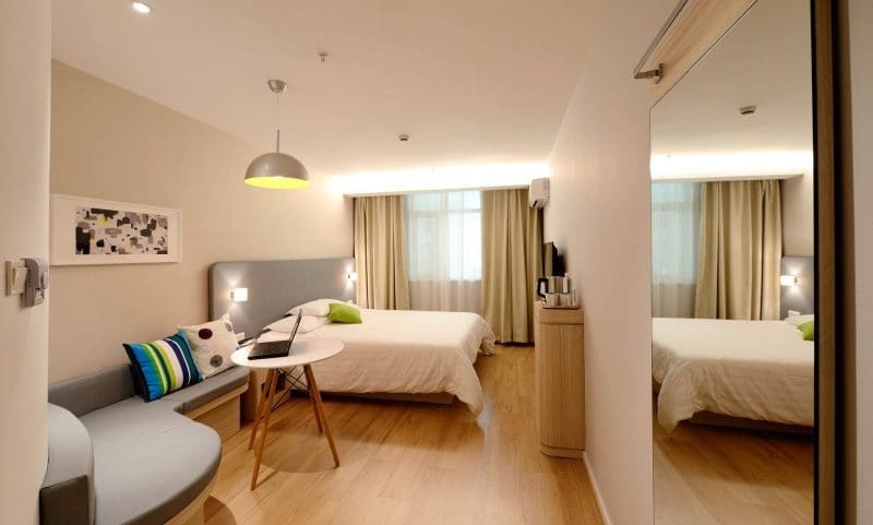 UK average room rates fall 12% in 2016