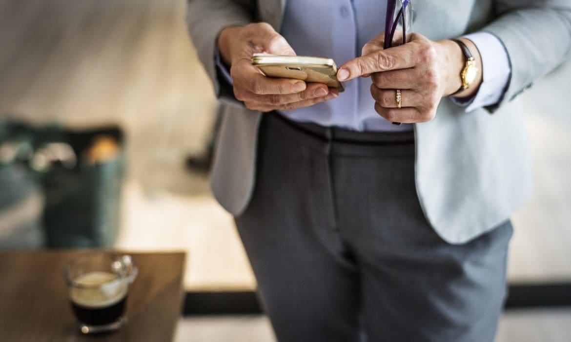 Should my restaurant be mobile free?