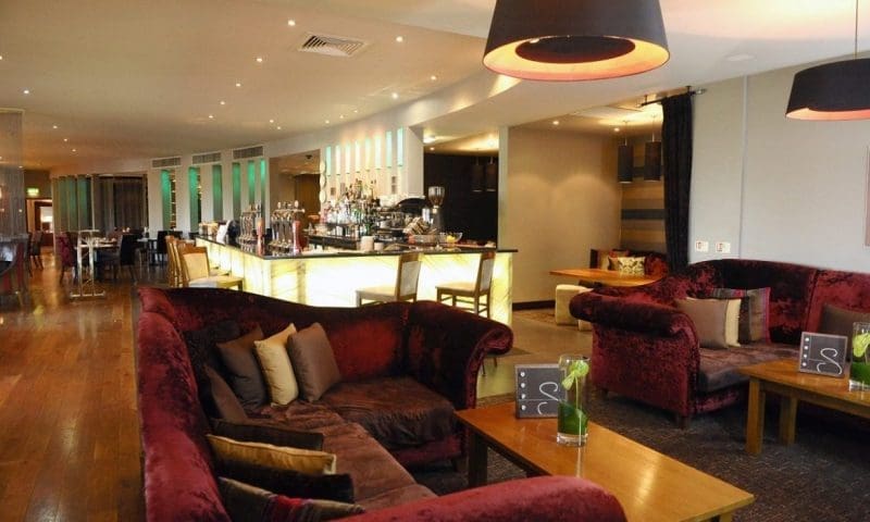 How to make the most of your hotel bar