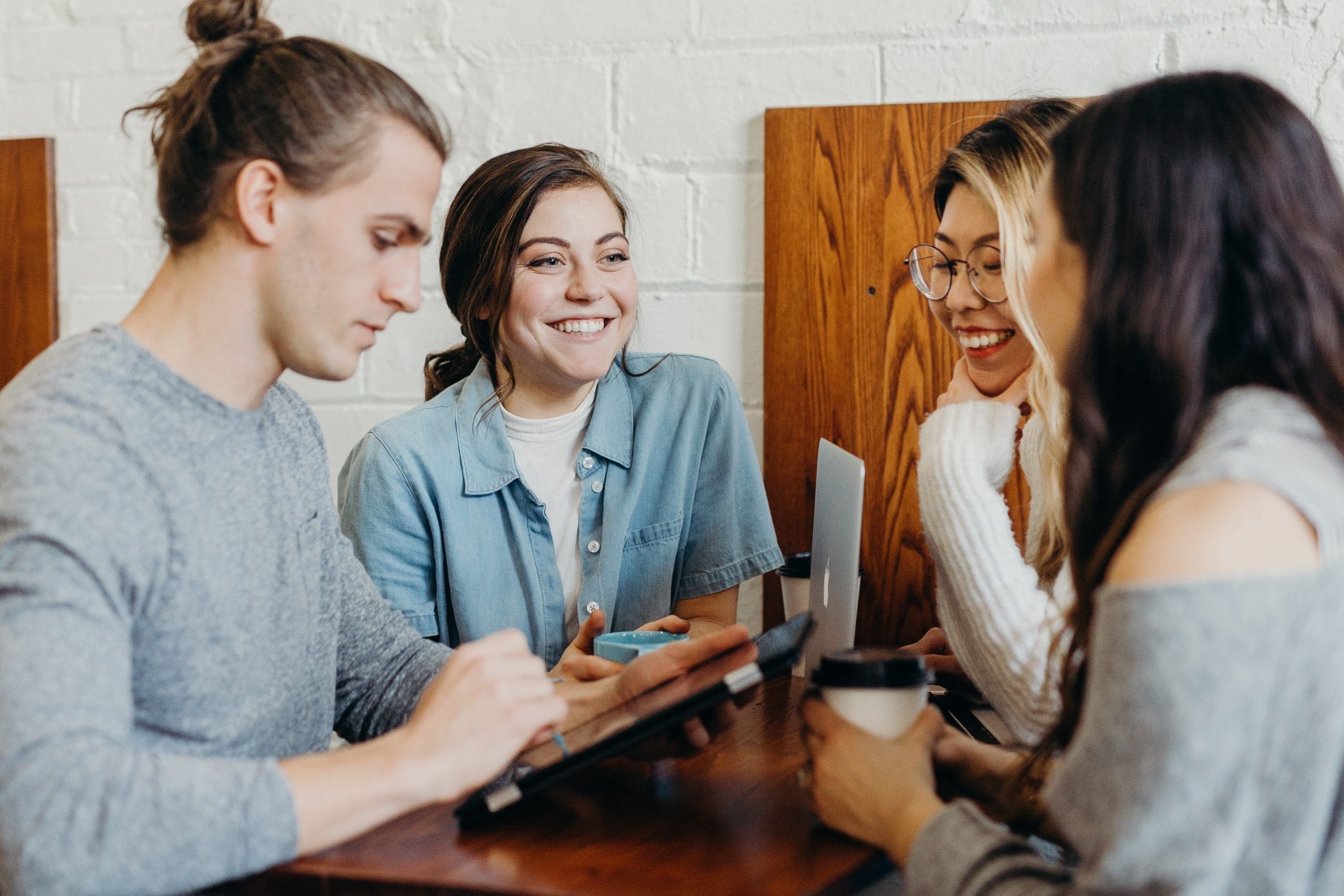How to overcome language barriers with guests from overseas