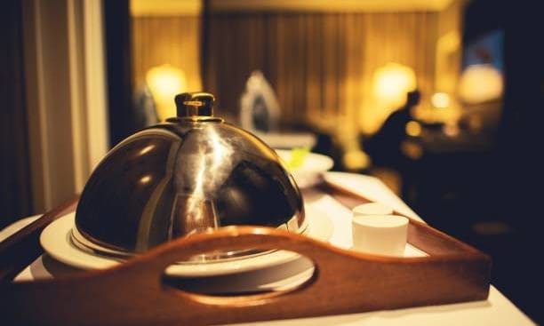 How to improve your hotel’s room service offering