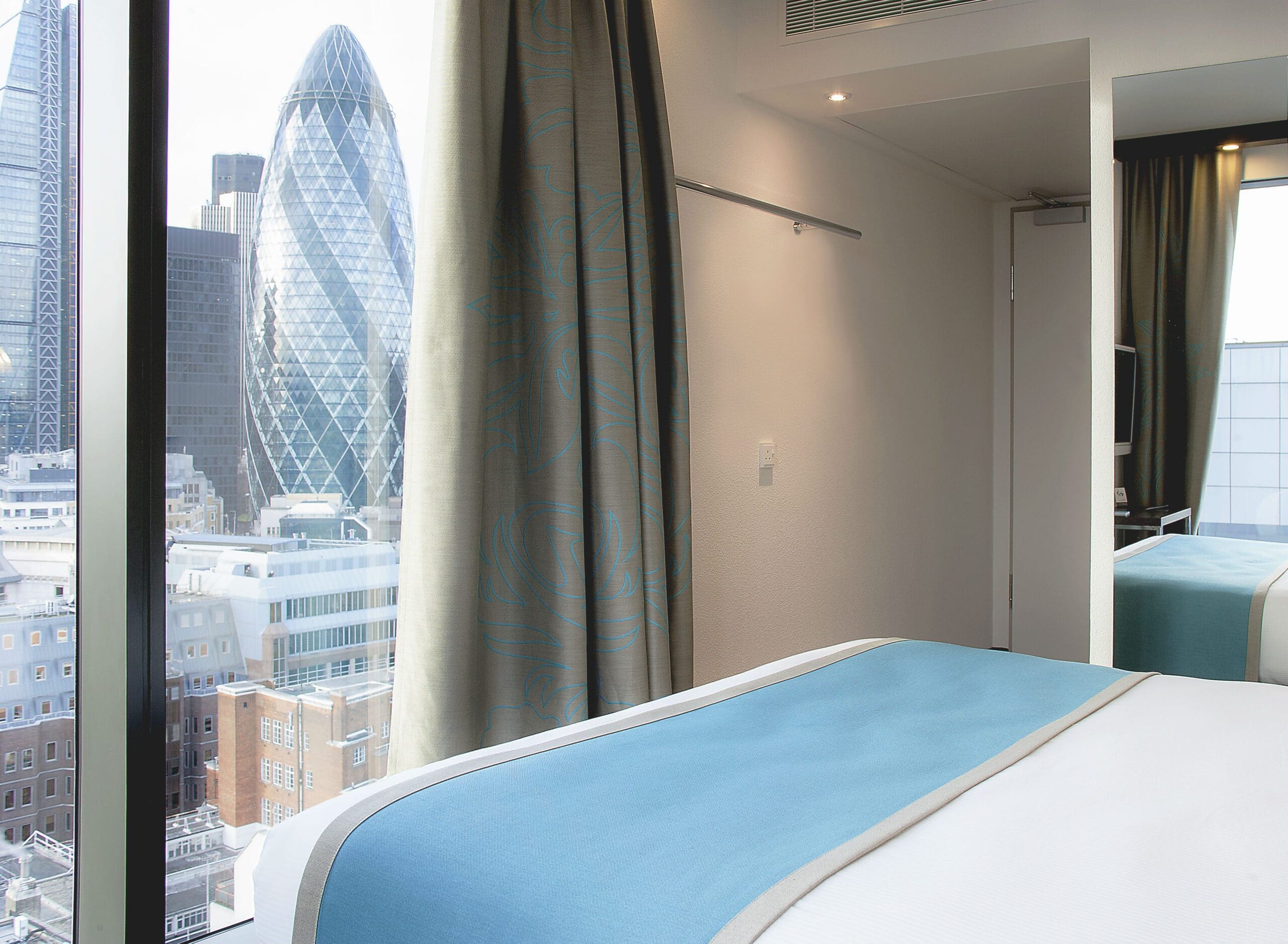 UK hotel sector sees seasonal decline in demand and room rates