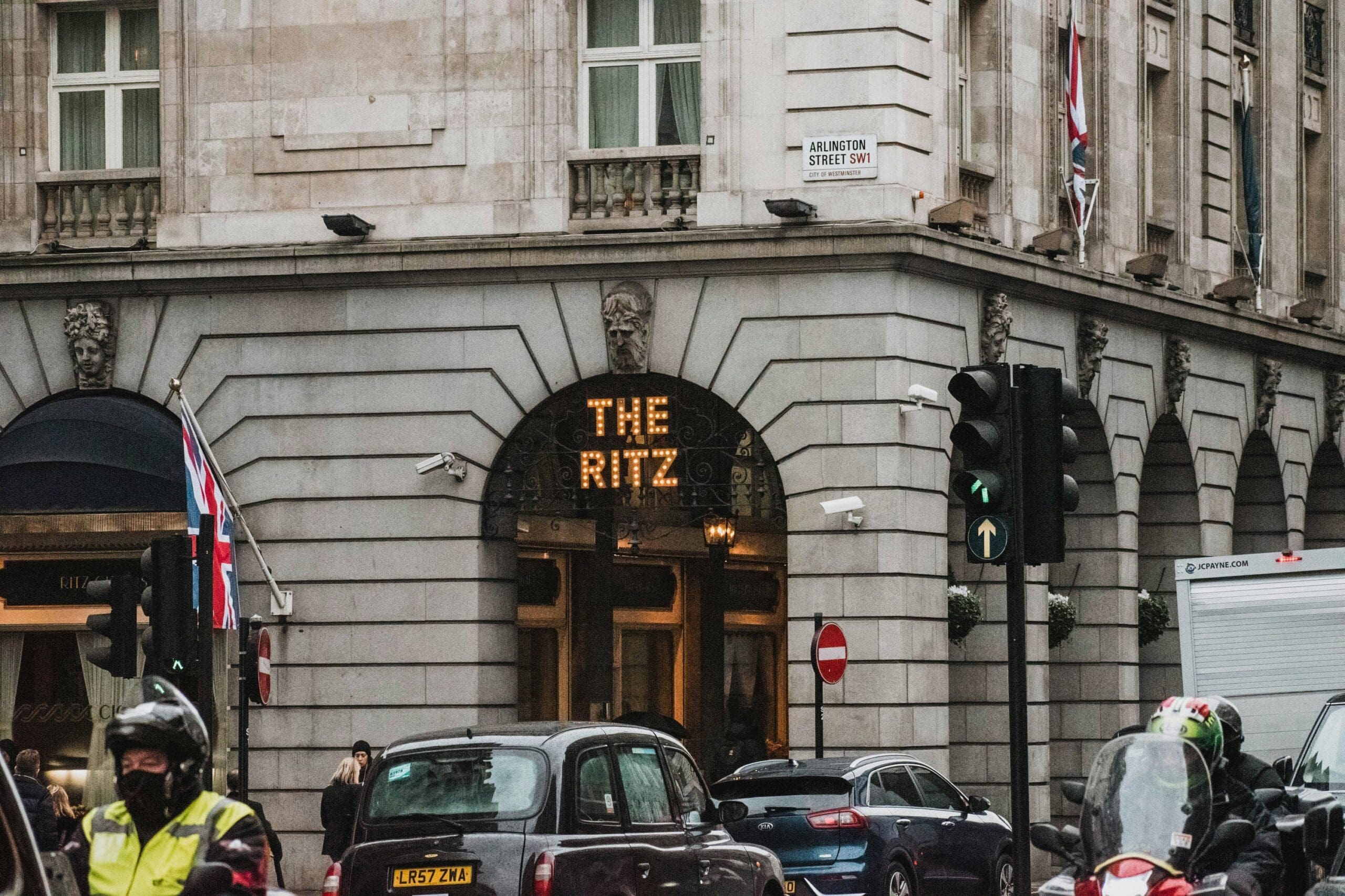Luxury hotel market room rates and profits spike in December