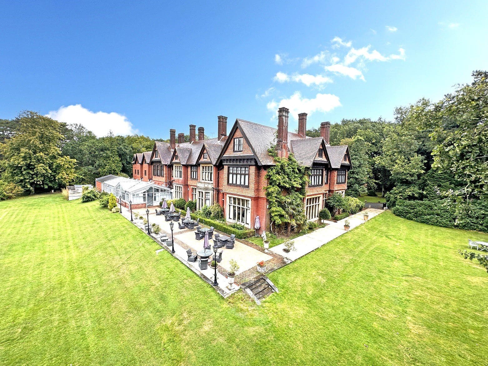 Radisson Hotel Group adds Stanhill Court Hotel to portfolio