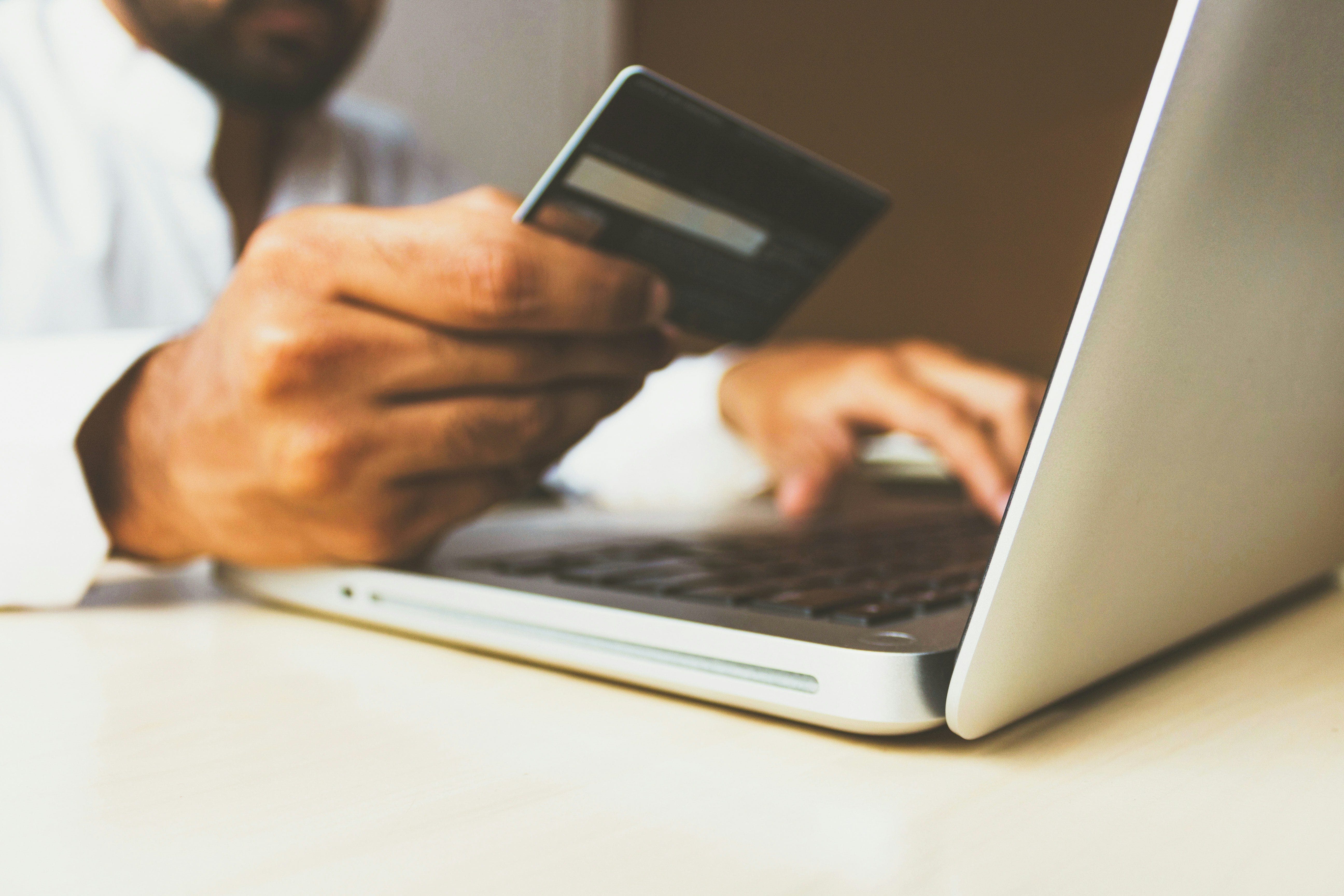 How can hotels maximise direct bookings?