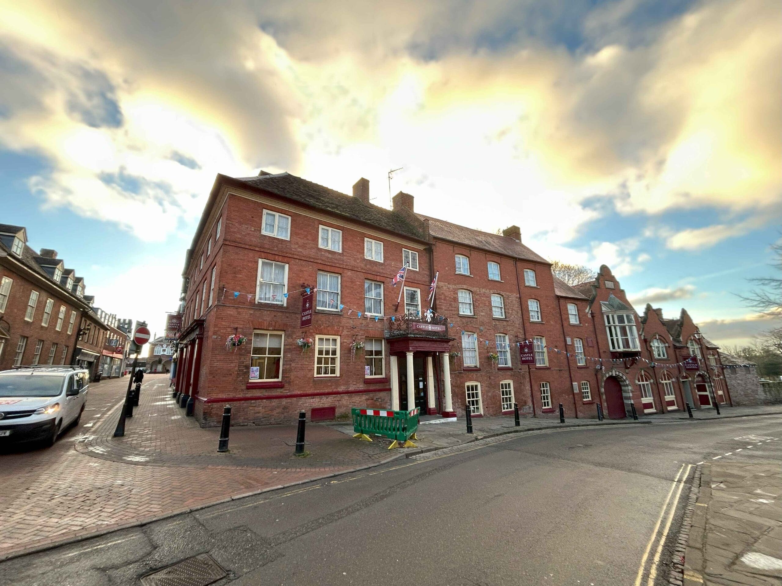 The Castle Hotel in Tamworth sold to private investor 