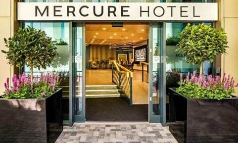 Mercure Newport marks third year with global award